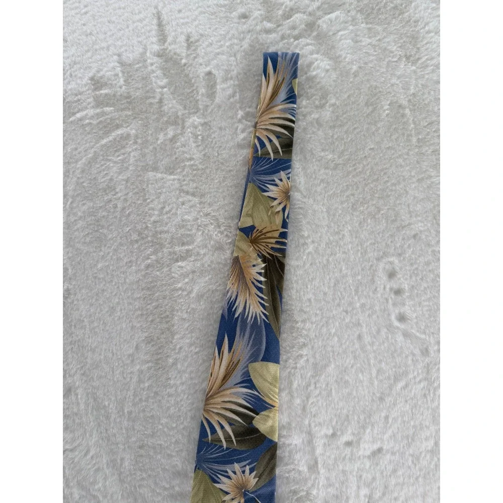 Oasis silk necktie